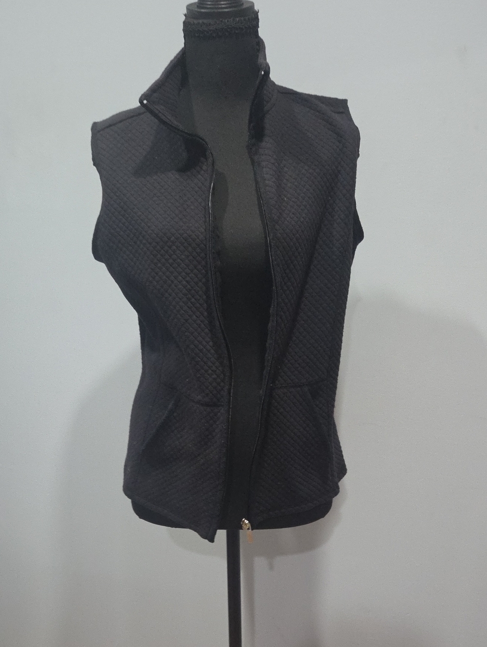 Karen Scott Black Quilted Sleeveless Zip Vest